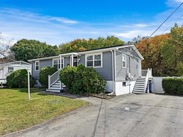 41 Pembroke Dr, Lawrence, MA 01843