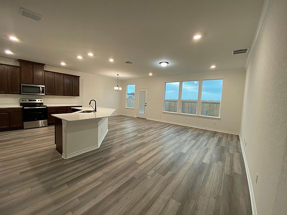 5th image of 252 Deer Crest Dr