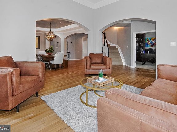 4th image of 2700 Beech Orchard Ln