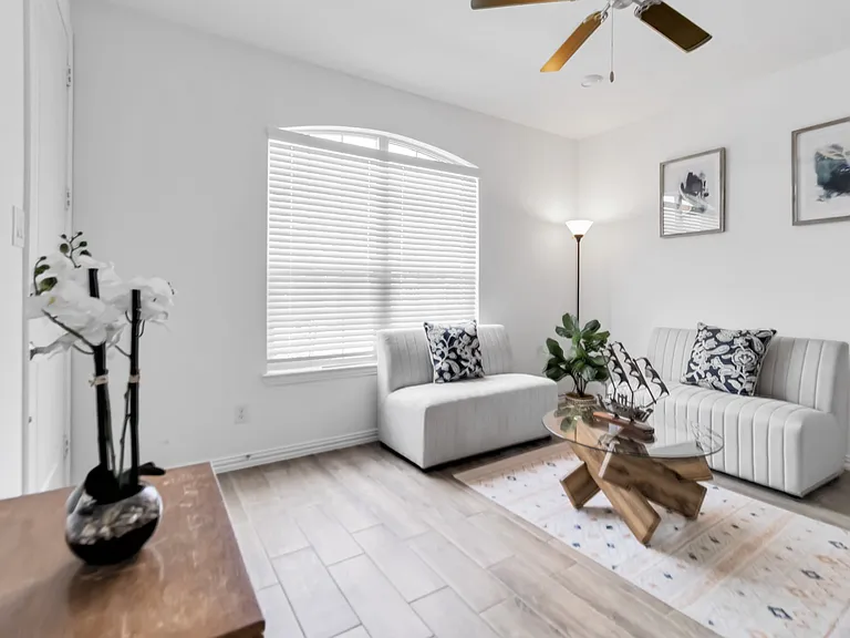 1724 Eworth Dr — Photo 5