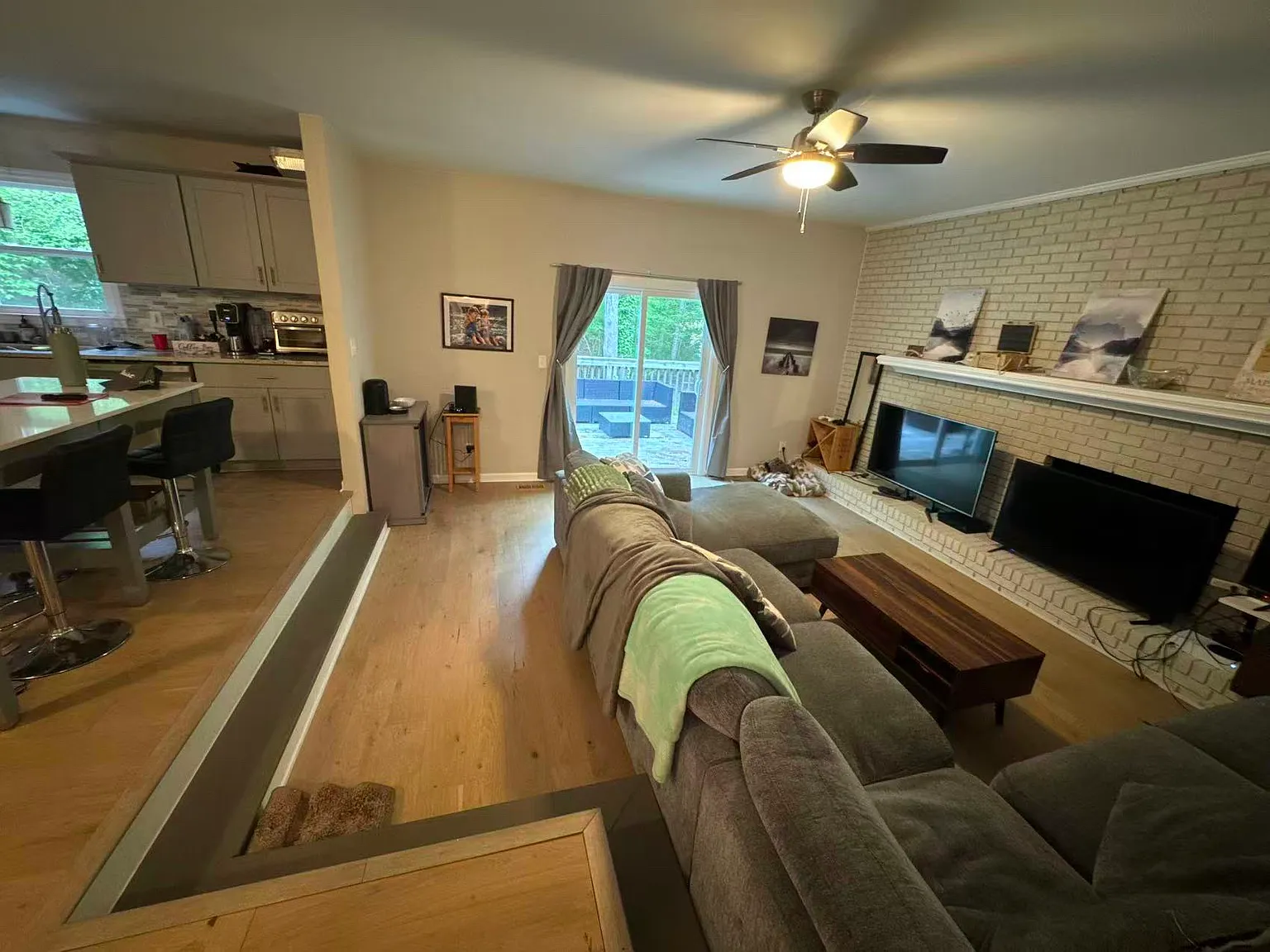 3 bed, 1435 sqft, $2,450 — Photo 1