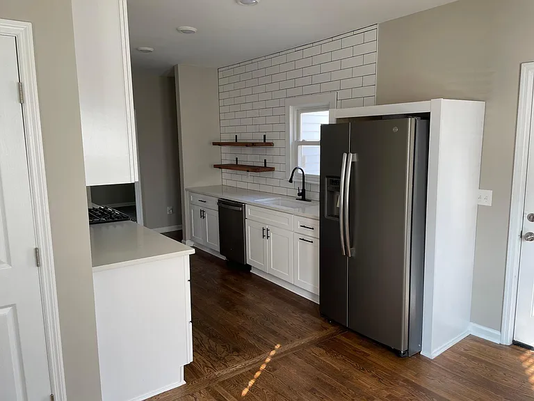 2110 Creighton Ave — Photo 11