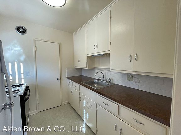 4th image of 800 N Ogden St APT 204