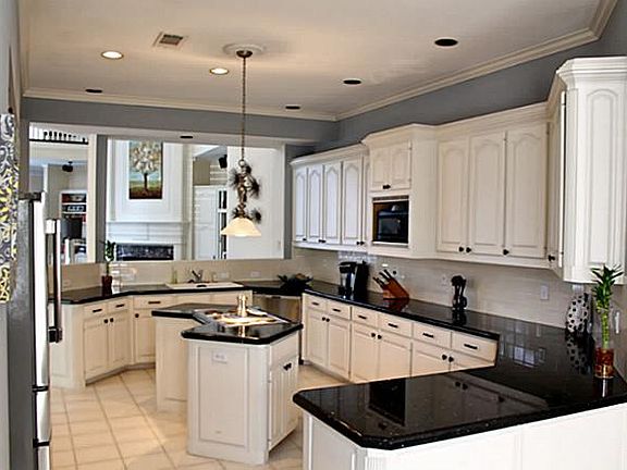 5th image of 4700 Redwood Ct
