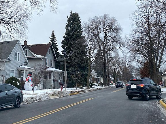 4th image of 3318 East Ave