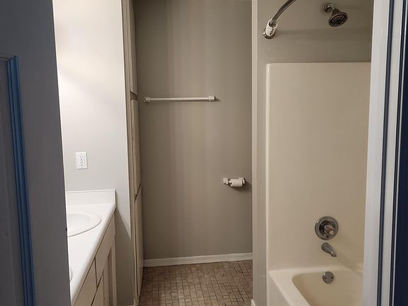5th image of 1517 E Lloyd St