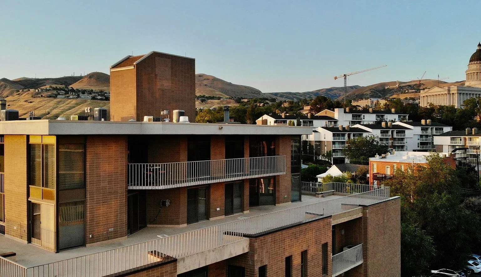 Gorgeous Fully Furnished In The Heart Of Slc — Photo 4
