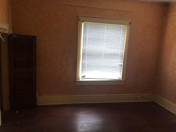 4th image of 221 Chilhowie Ave E
