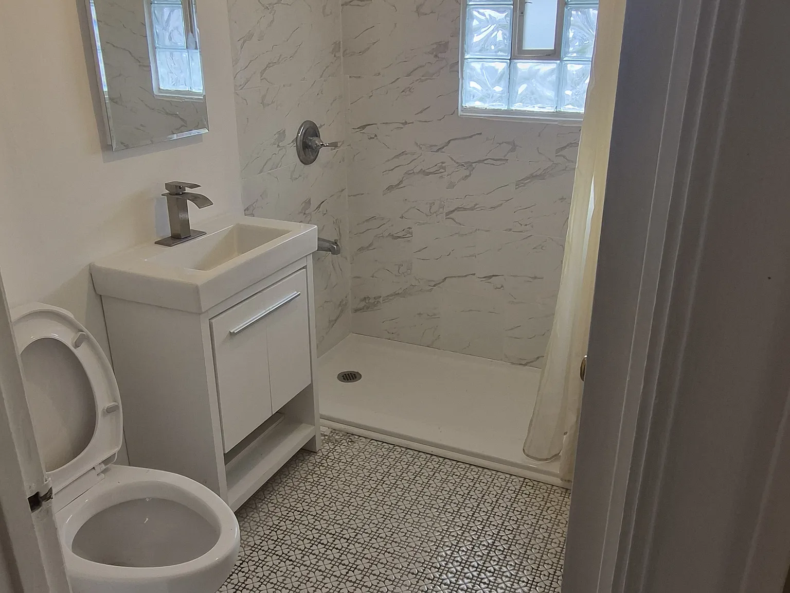 3 bed, $2,000 — Photo 3