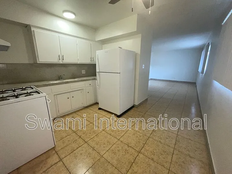 629 W 82nd St #2 — Photo 12