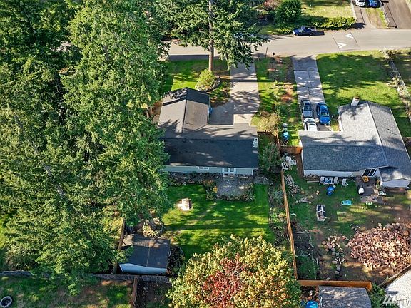 5th image of 16601 17th Ave E