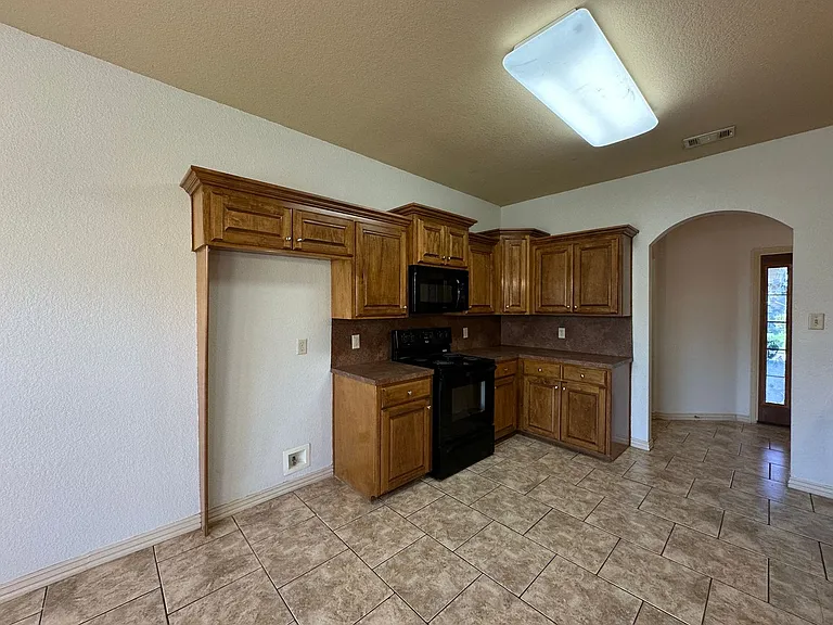 612 Windbrook Ct — Photo 9