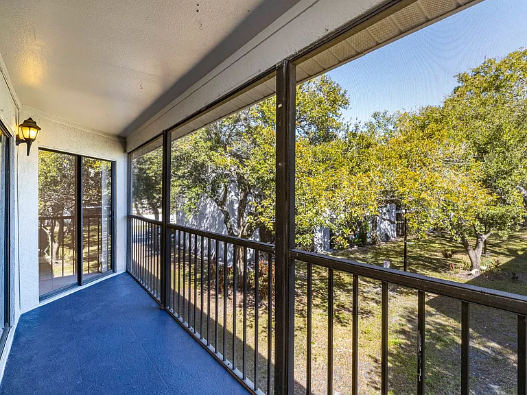 Meridian Luxury Condominiums — Photo 74