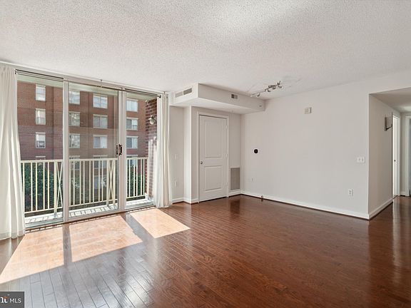 3rd image of 880 N Pollard St APT 505