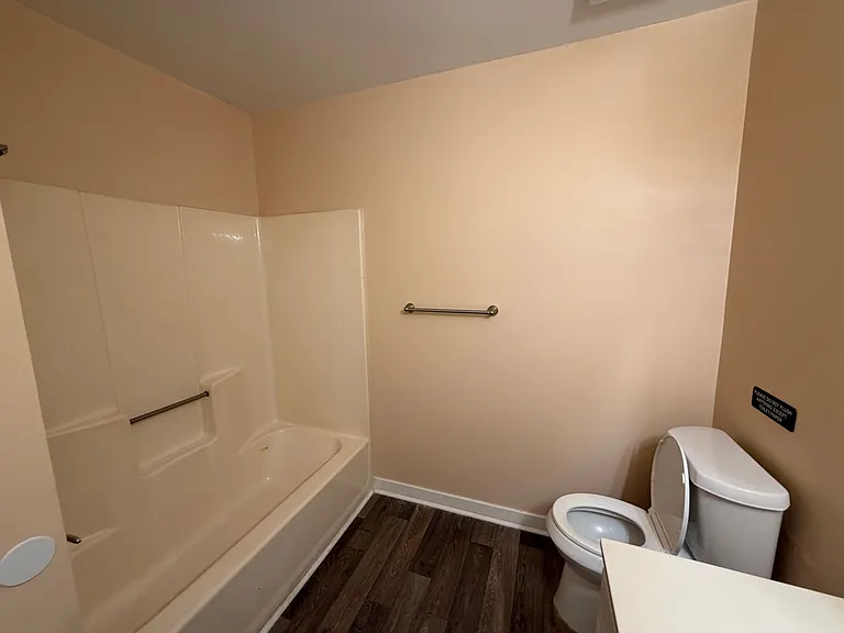 237 Georgia St — Photo 18