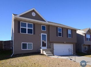 1748 N 207th St, Elkhorn, NE 68022