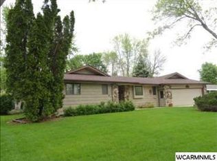 507 E Lyon St, Marshall, MN 56258