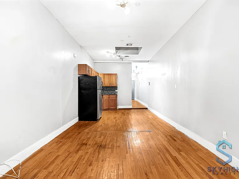 124 Manhattan Ave #1R — Photo 10