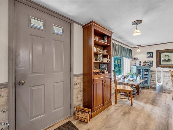 3rd image of 13 Helen Street