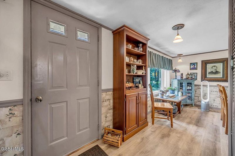 3rd image of 13 Helen Street