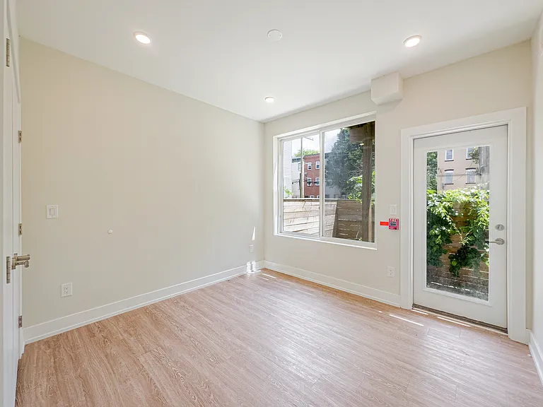 2156 N Darien St #A8 — Photo 3