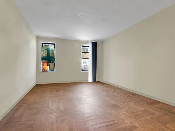 3111 Brighton 1st Place image 2 of 21