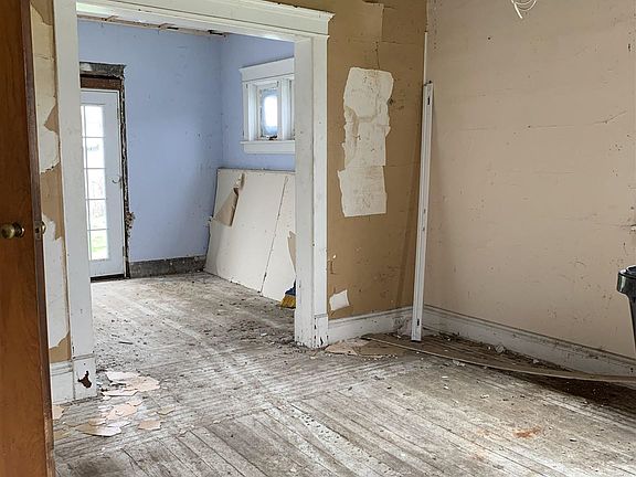 2nd image of 1431 E Donald St