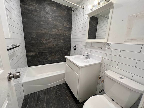 5th image of 2337 Andrews Ave N #5B