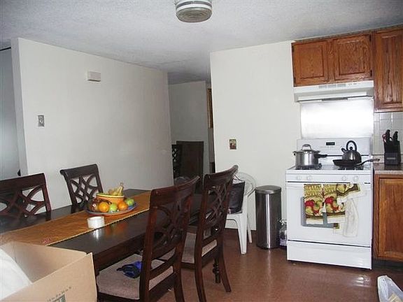 Eat-In-Kitchen