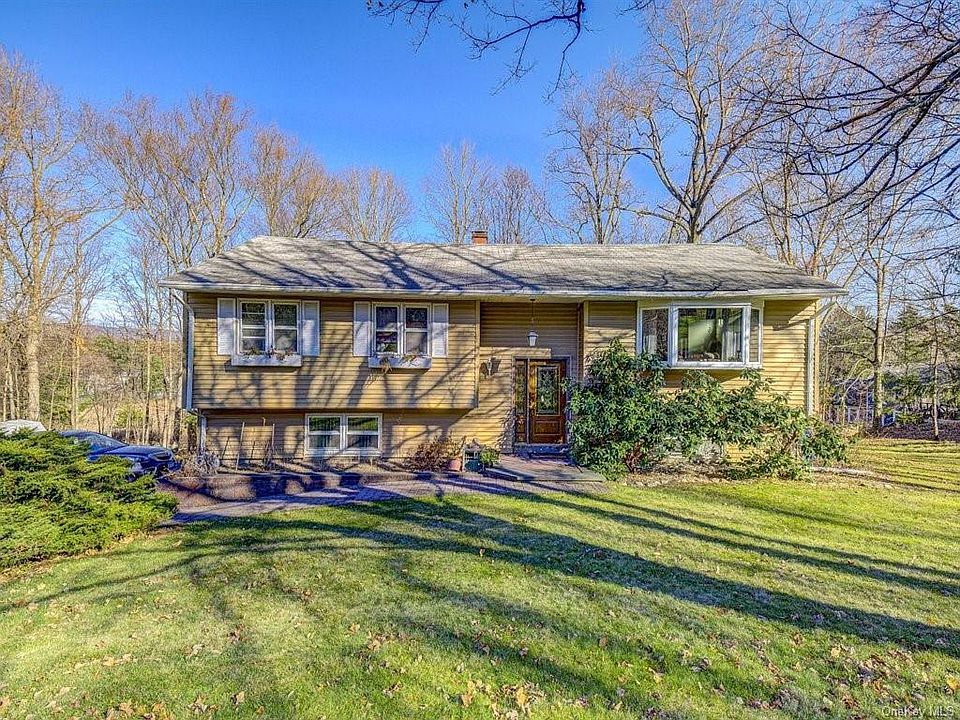 1st image of 12 Hoffman Dr