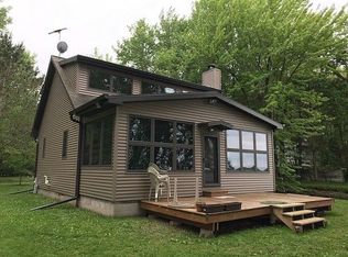 1424 Wolf River Dr, Fremont, WI 54940