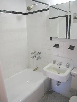 Rented by City Connections Realty | media 10