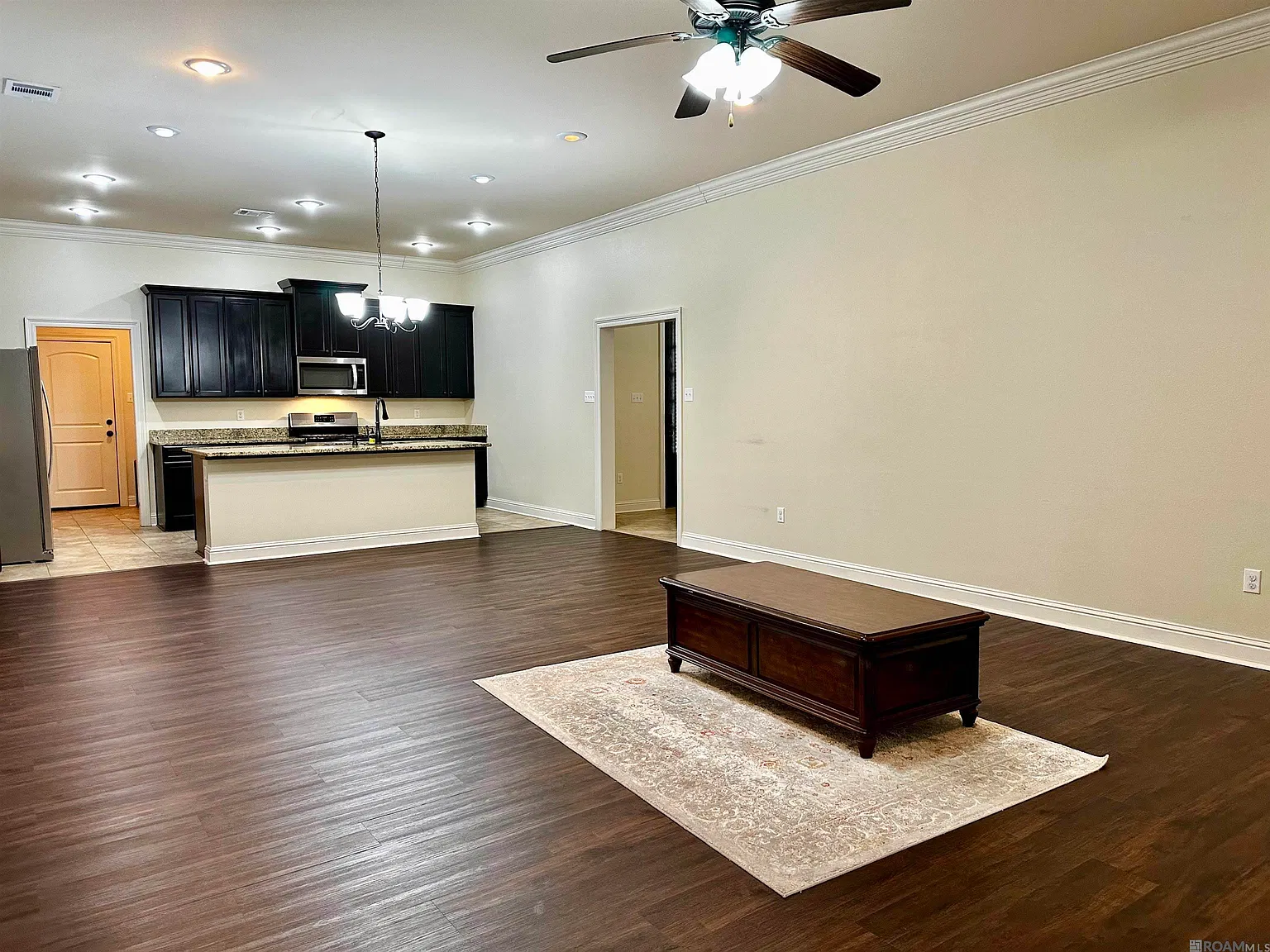3 bed, 2139 sqft, $2,350 — Photo 3