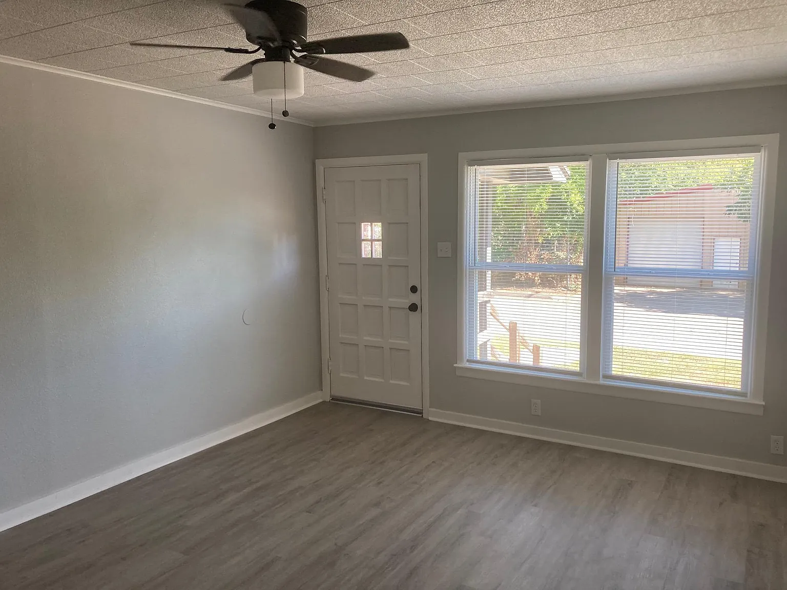 2 bed, 750 sqft, $1,250 — Photo 3