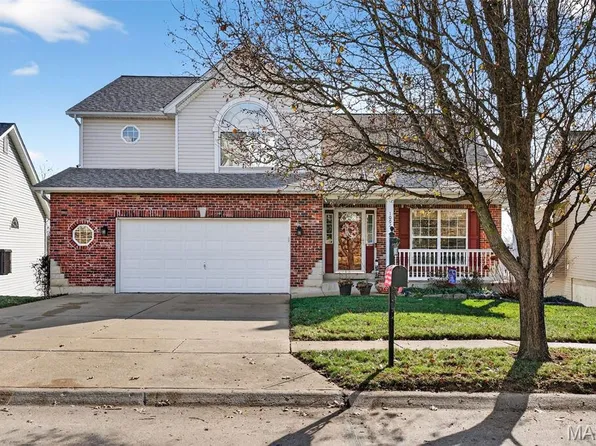 1002 Winter Lake Dr, Fenton, MO 63026