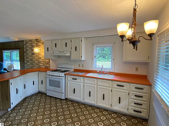 2nd image of 2867 North Dr
