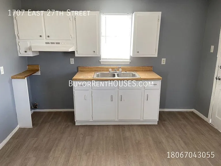 1707 E 27th St — Photo 3