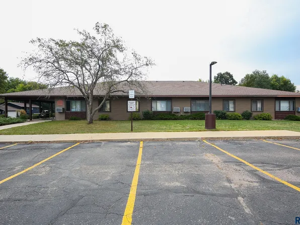 1411 E Rushmore Dr, Brandon, SD 57005