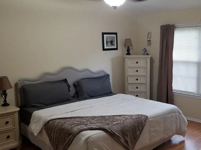 241 Larchwood Ct — Photo 10