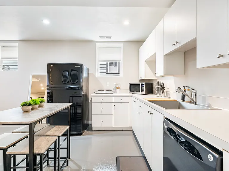 522 NE Morris St #BASEMENT — Photo 32