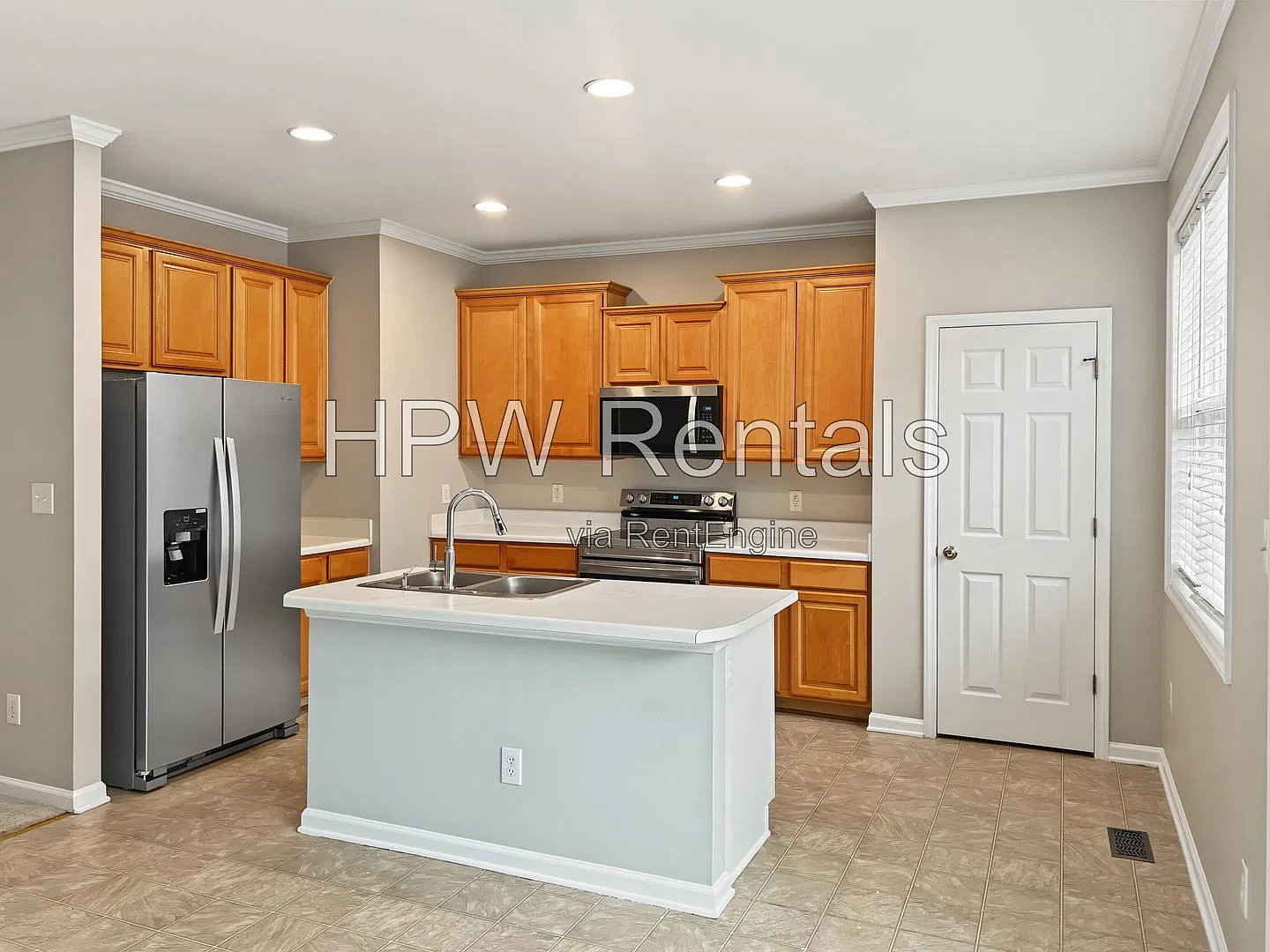 3 bed, 2.5 bath, 2136 sqft, $2,250 — Photo 3