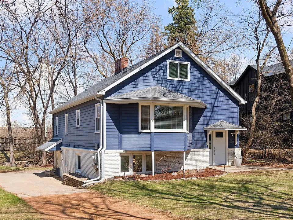 703 2nd Ave