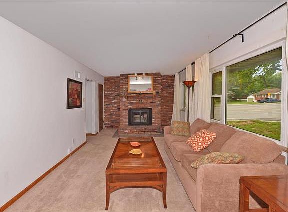 3rd image of 10001 Saint Simon Ct