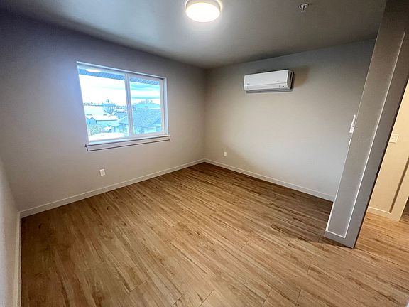 4th image of 1607 N Willow St #B