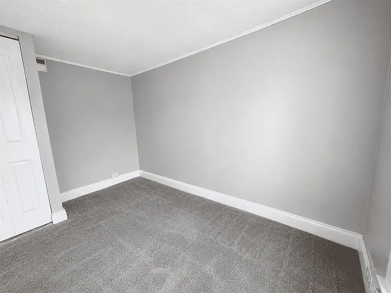 4032 Lewis Ave — Photo 10