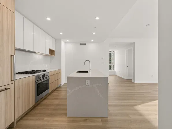 6087 Wilson Ave #1808, Burnaby, BC V5H 2R6