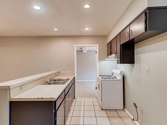 5th image of 6006 Seacroft Dr