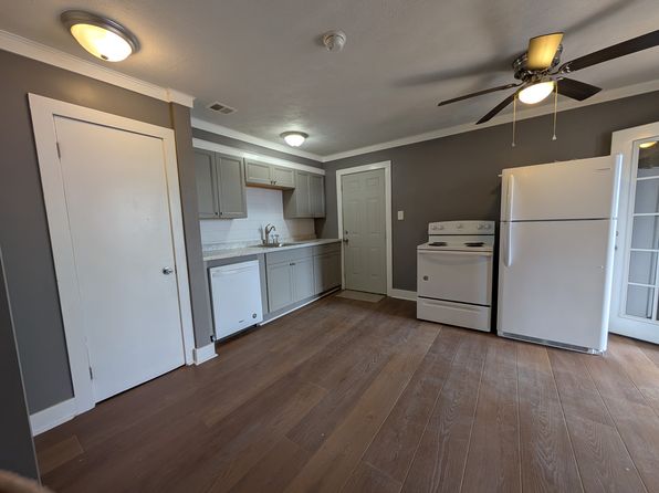 56 1/2 W Main St #B