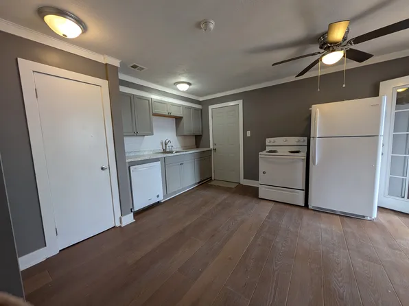 56 1/2 W Main St #B, Shelby, OH 44875