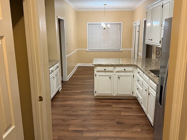 218 Hummingbird Ln — Photo 3